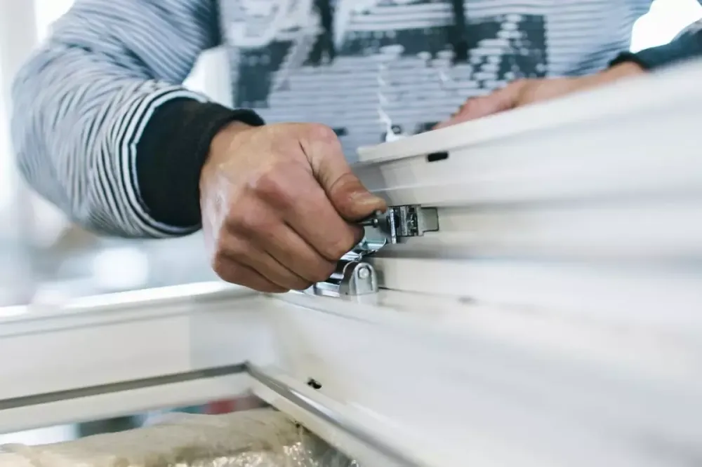 artisan menuisier aluminium